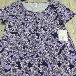 *BRAND NEW*LuLaRoe Medium Classic T